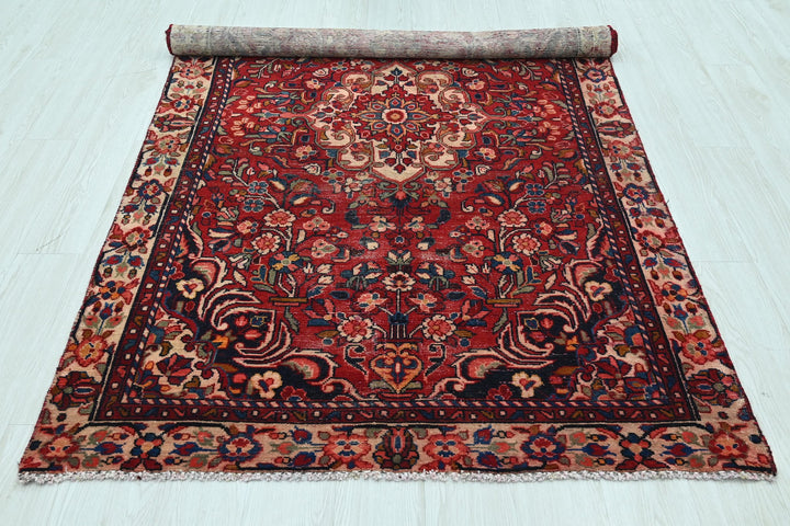 red Medium rug 4' 5" x 7' 9"