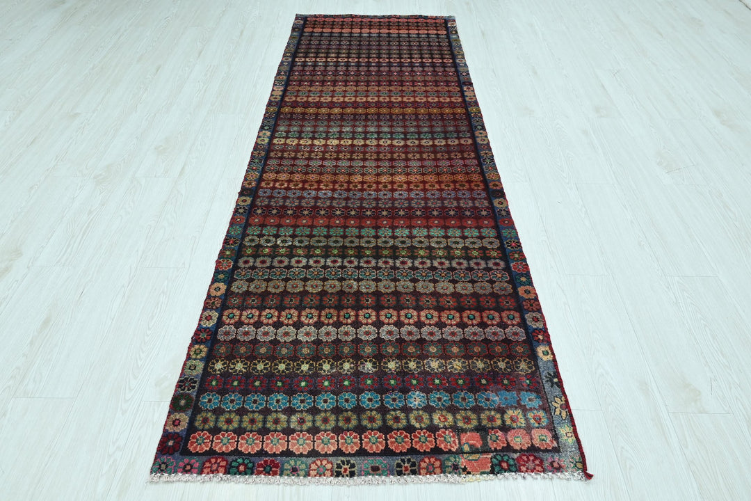red Runner rug 2' 10" x 8' 7"