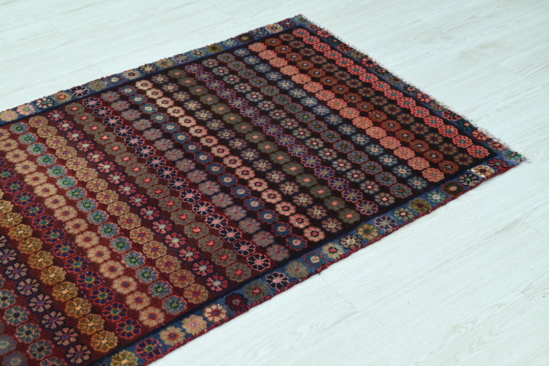 red Runner rug 2' 10" x 8' 7"