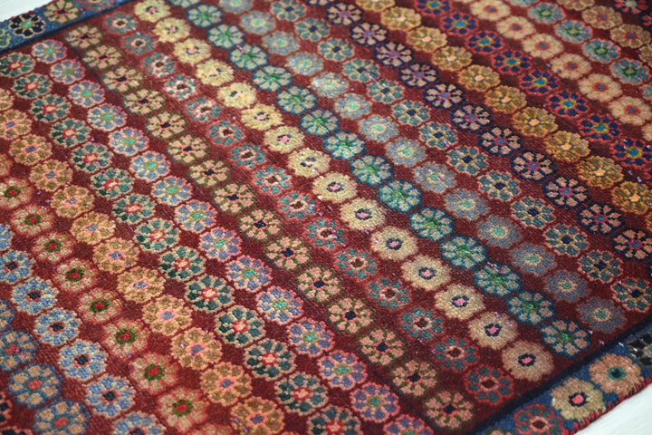 red Runner rug 2' 10" x 8' 7"