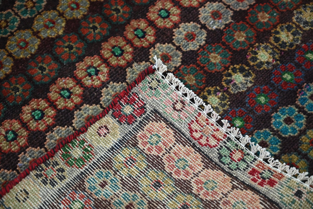 red Runner rug 2' 10" x 8' 7"