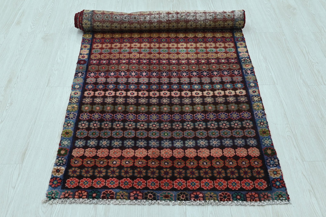red Runner rug 2' 10" x 8' 7"