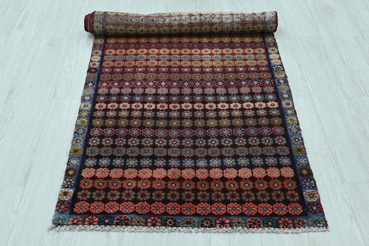 red Runner rug 2' 10" x 8' 7"