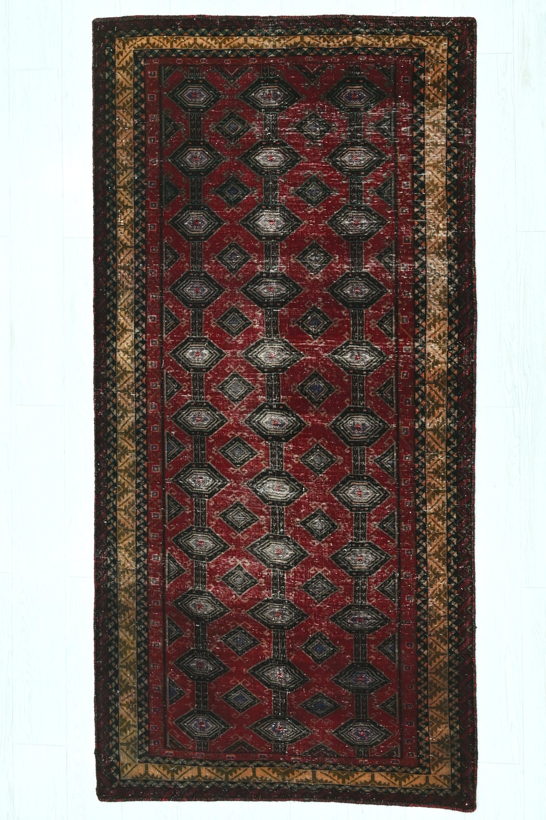 red Medium rug 3' 4" x 6' 9"