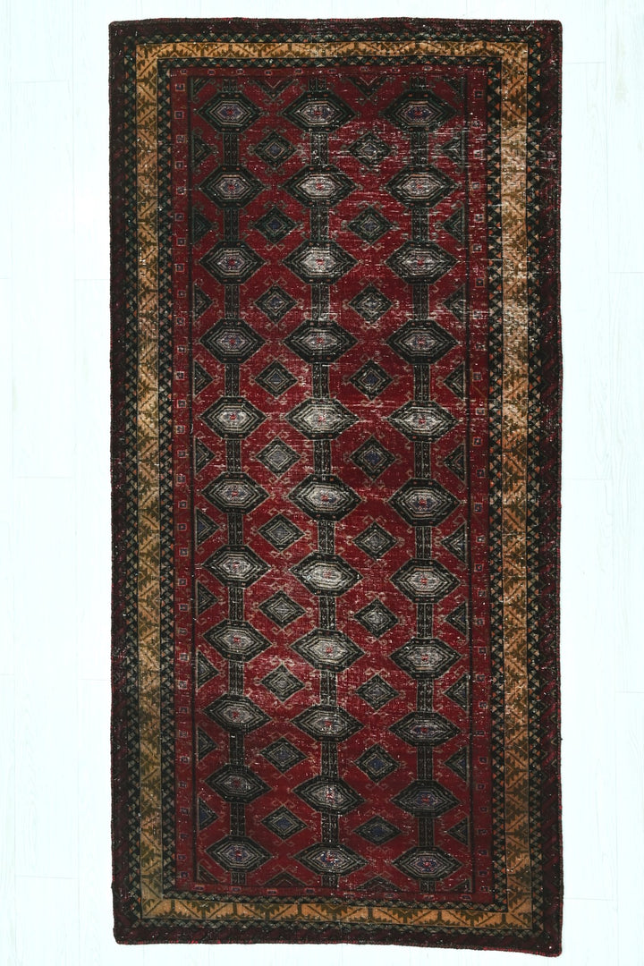 red Medium rug 3' 4" x 6' 9"