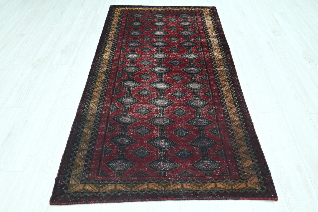 red Medium rug 3' 4" x 6' 9"