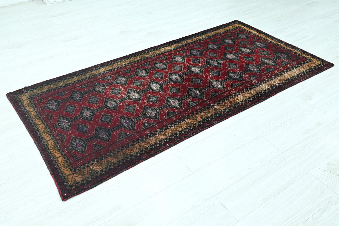 red Medium rug 3' 4" x 6' 9"