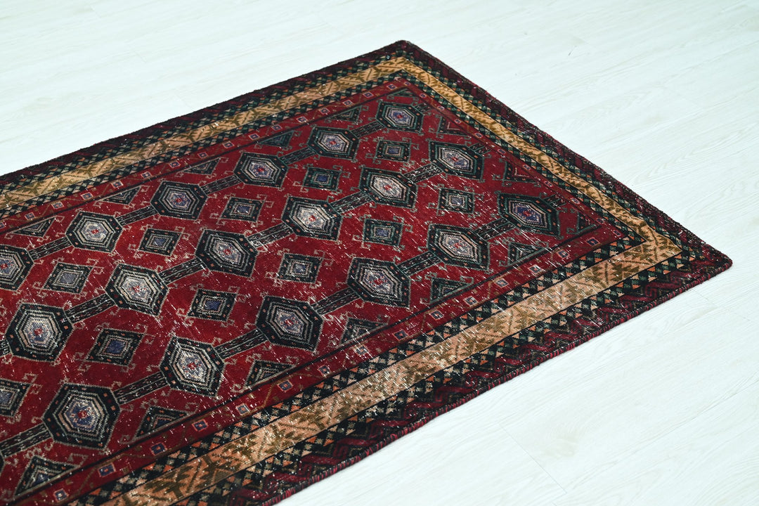 red Medium rug 3' 4" x 6' 9"