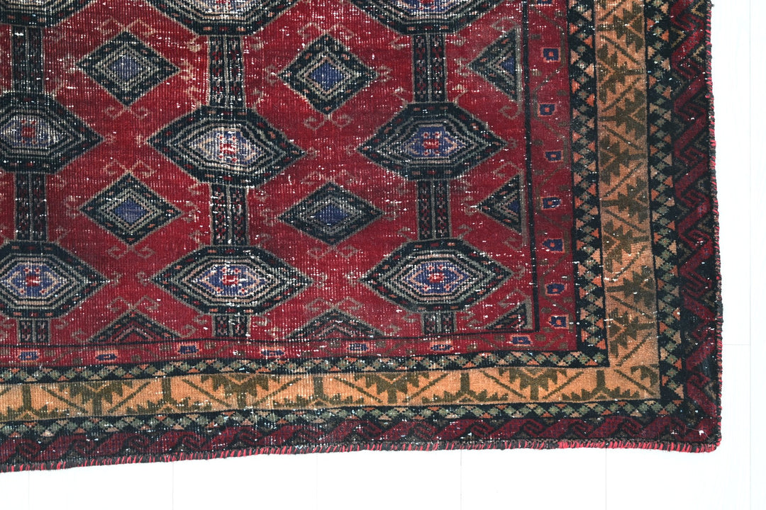red Medium rug 3' 4" x 6' 9"