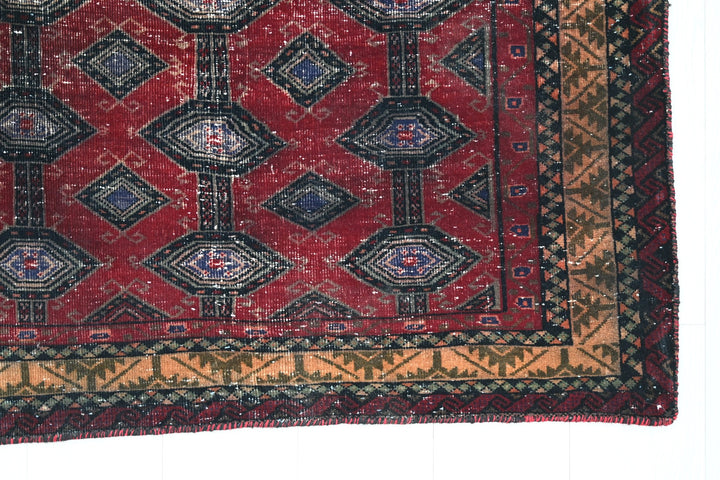 red Medium rug 3' 4" x 6' 9"