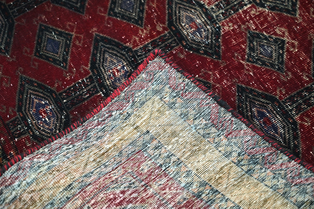 red Medium rug 3' 4" x 6' 9"