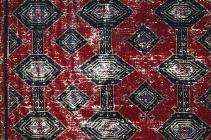 red Medium rug 3' 4" x 6' 9"