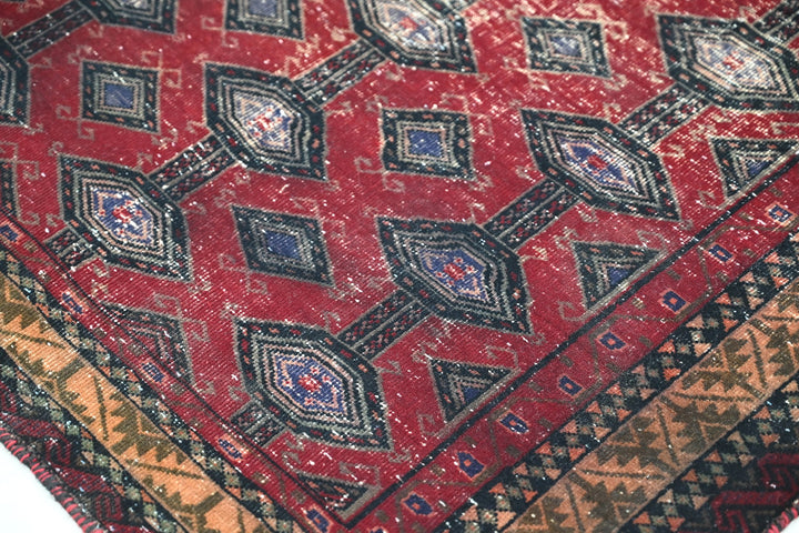 red Medium rug 3' 4" x 6' 9"