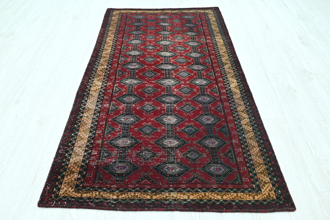 red Medium rug 3' 4" x 6' 9"