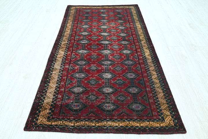 red Medium rug 3' 4" x 6' 9"