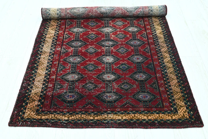 red Medium rug 3' 4" x 6' 9"