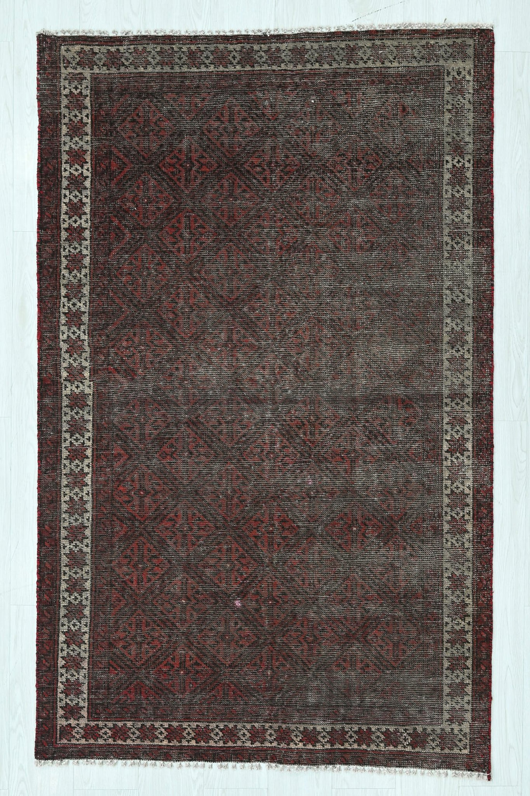 brown Accent rug 3' 6" x 5' 10"