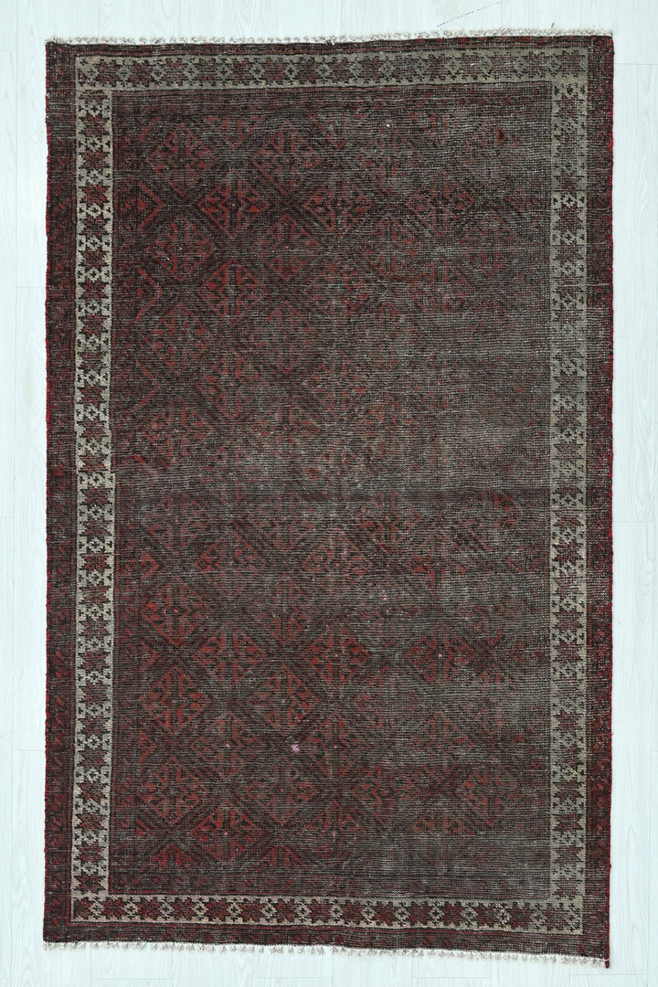 brown Accent rug 3' 6" x 5' 10"