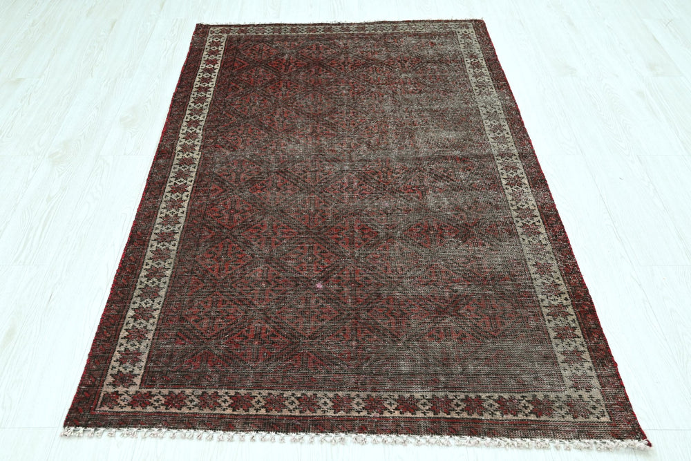 brown Accent rug 3' 6" x 5' 10"