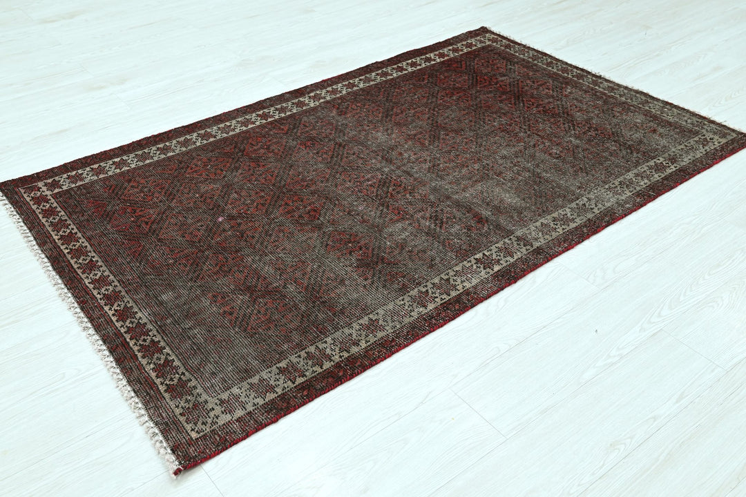 brown Accent rug 3' 6" x 5' 10"