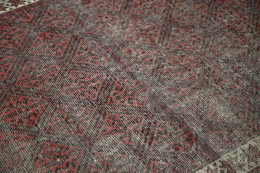 brown Accent rug 3' 6" x 5' 10"