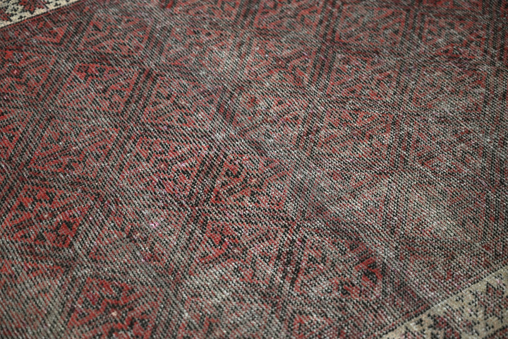 brown Accent rug 3' 6" x 5' 10"
