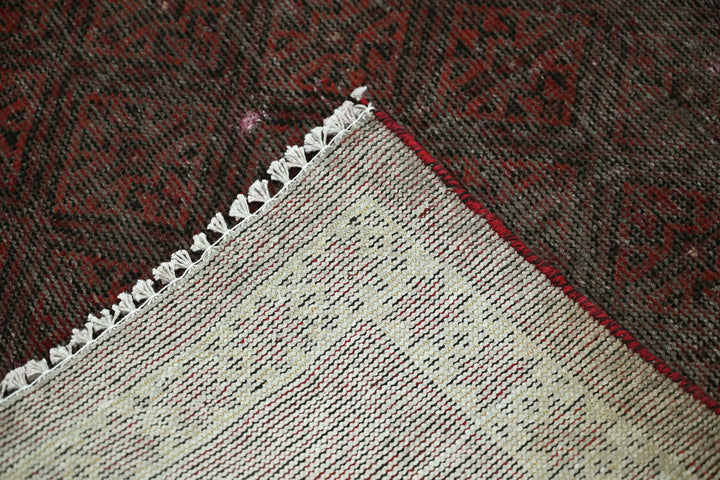 brown Accent rug 3' 6" x 5' 10"