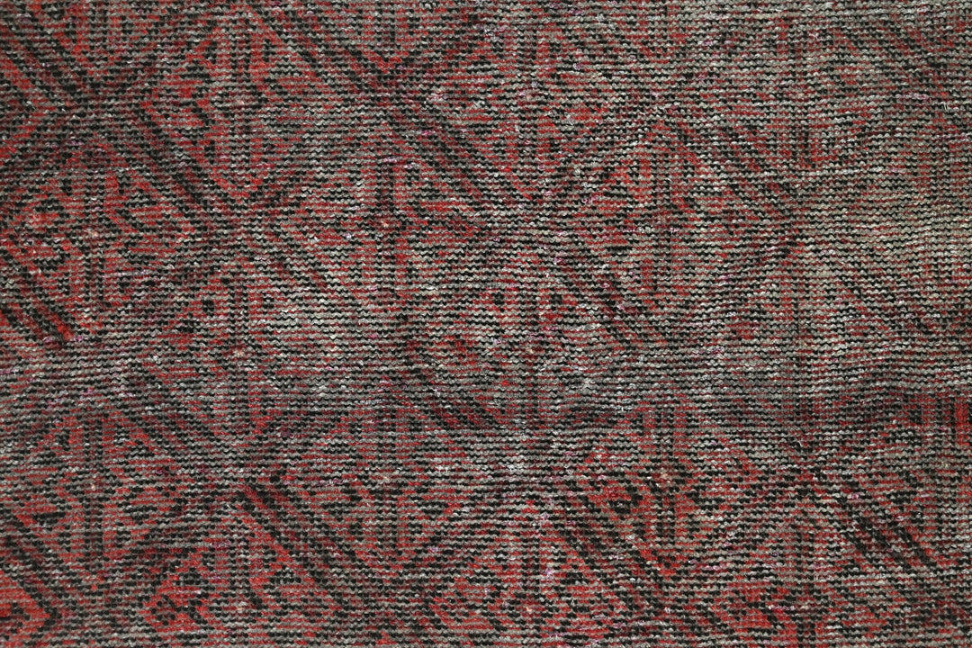 brown Accent rug 3' 6" x 5' 10"