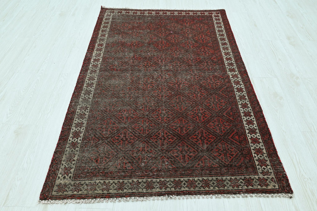 brown Accent rug 3' 6" x 5' 10"