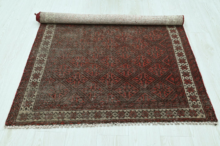 brown Accent rug 3' 6" x 5' 10"