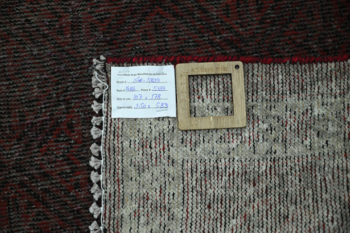 brown Accent rug 3' 6" x 5' 10"