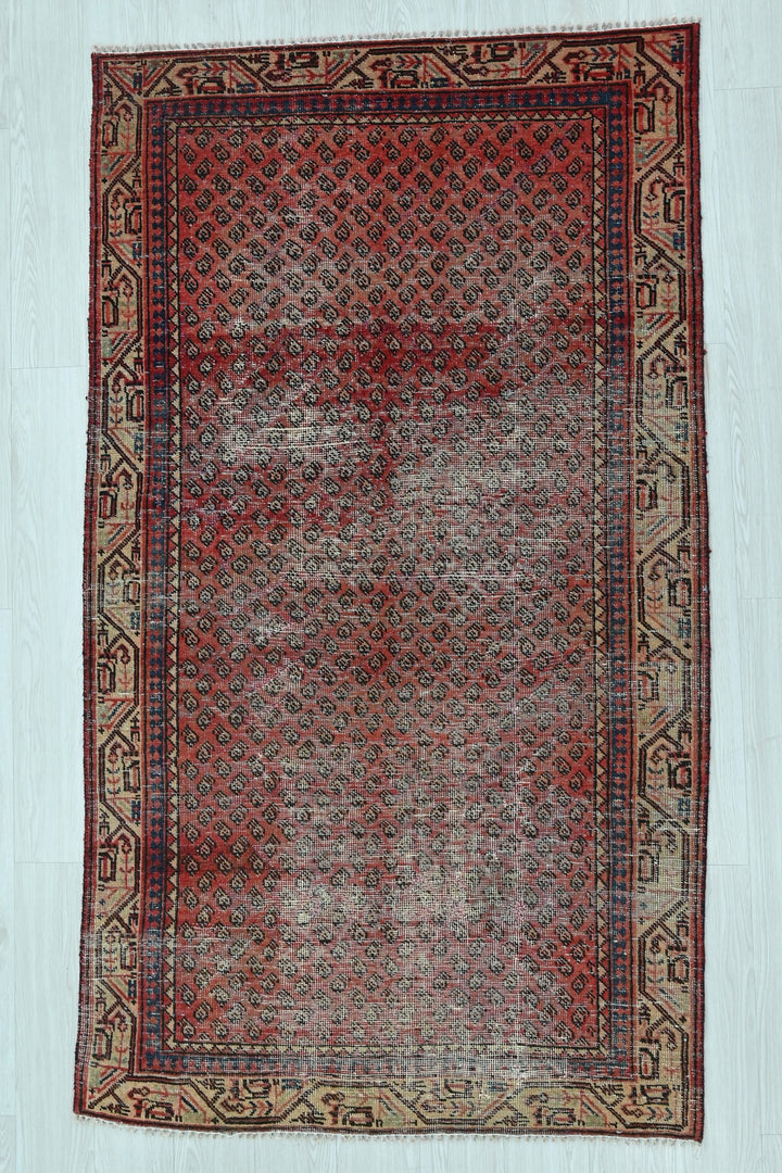 red Accent rug 3' 10" x 6' 5"
