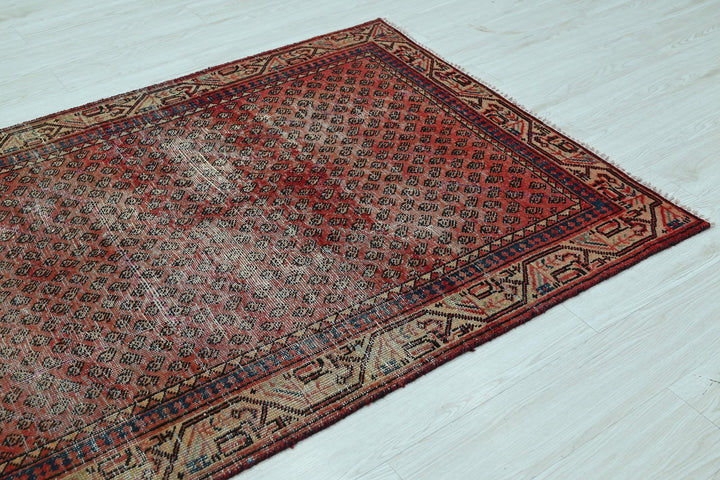 red Accent rug 3' 10" x 6' 5"
