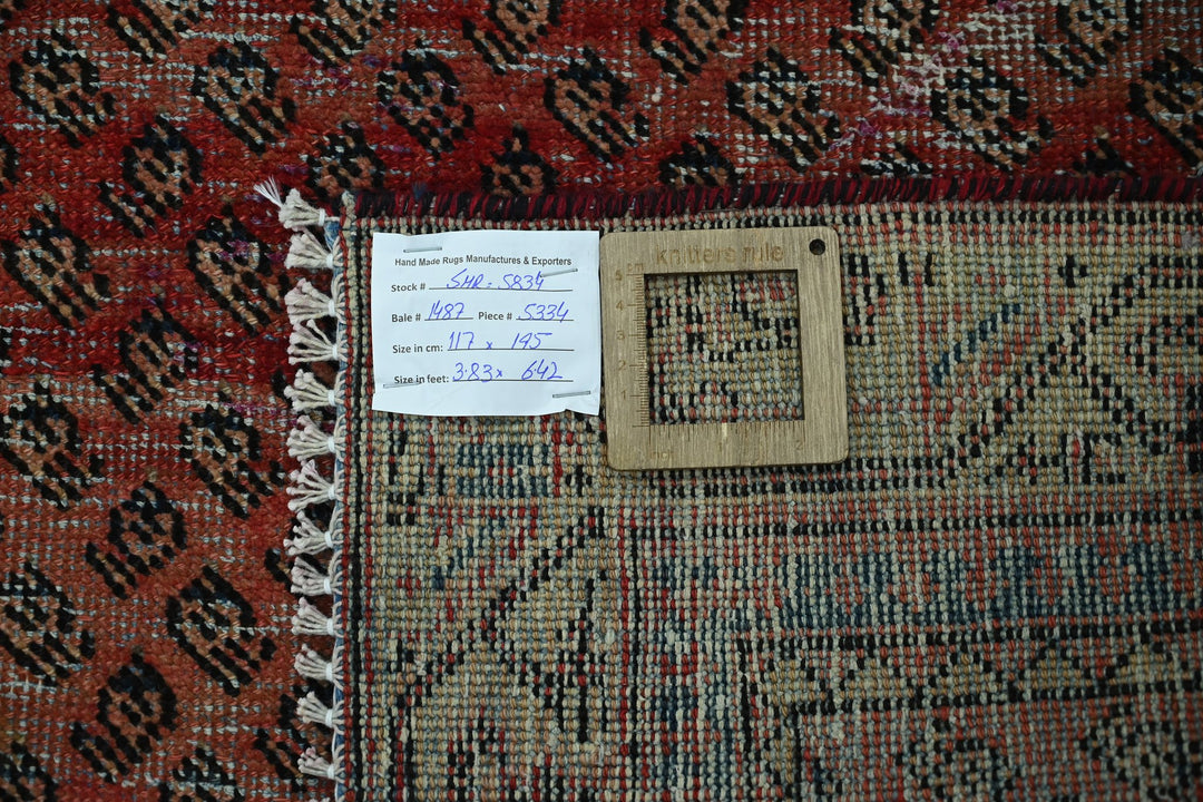 red Accent rug 3' 10" x 6' 5"