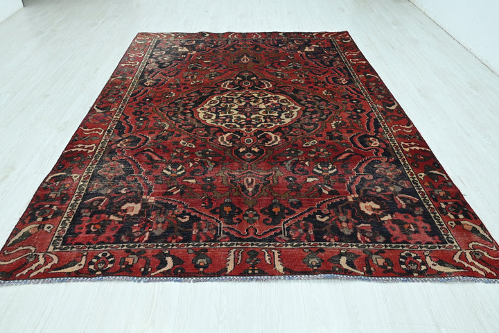 red Large rug 6' 8" x 9' 2"