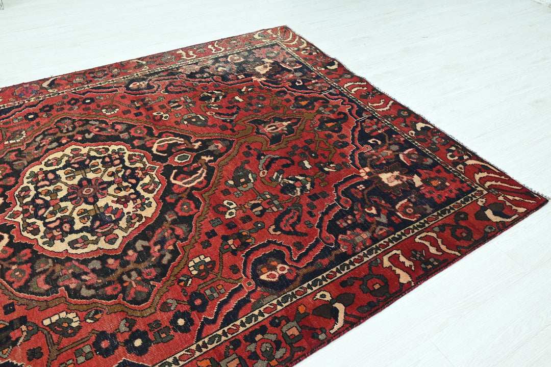red Large rug 6' 8" x 9' 2"