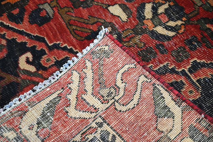 red Large rug 6' 8" x 9' 2"