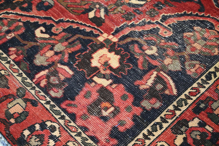 red Large rug 6' 8" x 9' 2"