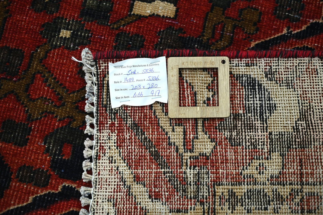 red Large rug 6' 8" x 9' 2"