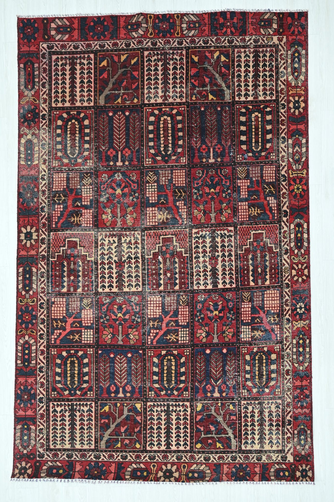 red Medium rug 5' 11" x 9' 5"