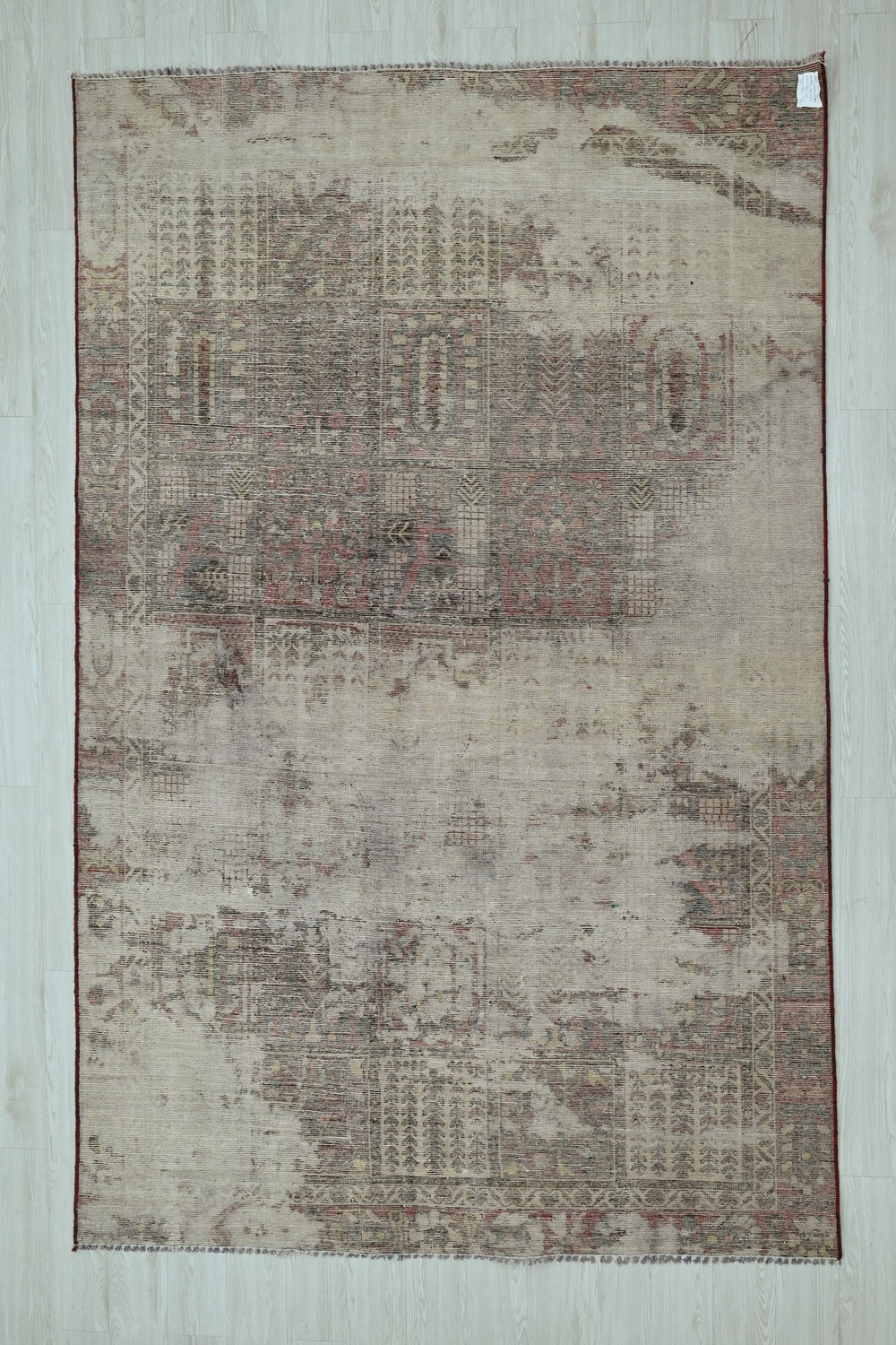 red Medium rug 5' 11" x 9' 5"