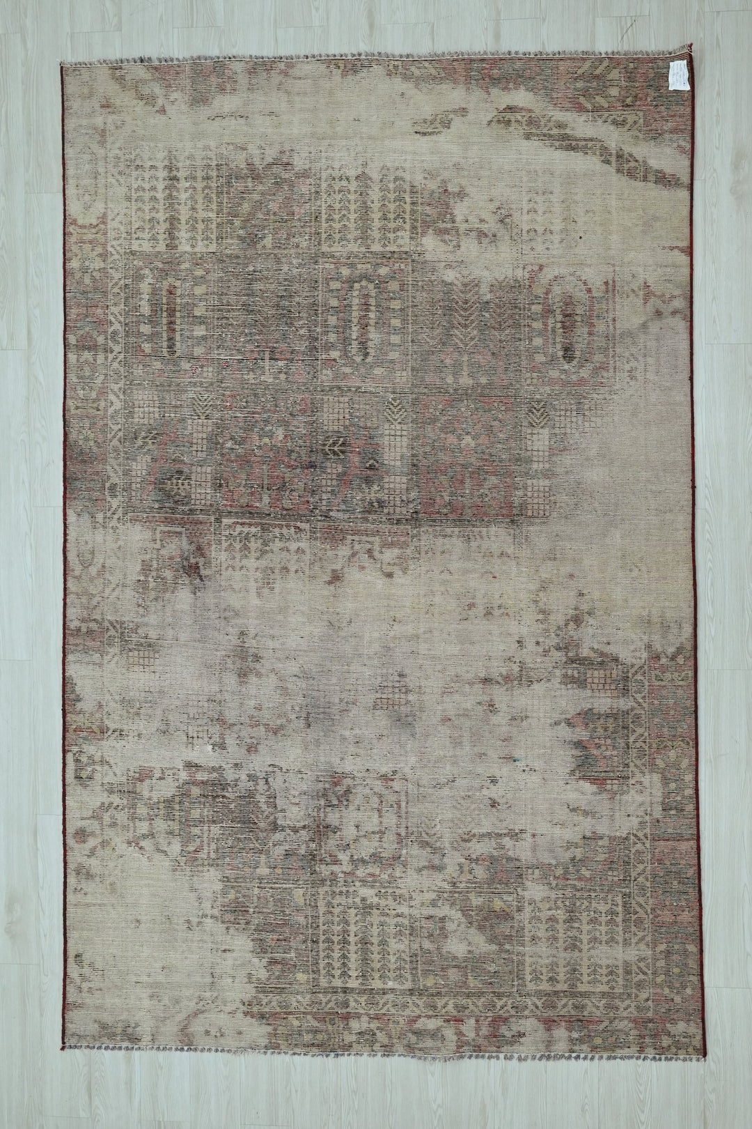 red Medium rug 5' 11" x 9' 5"