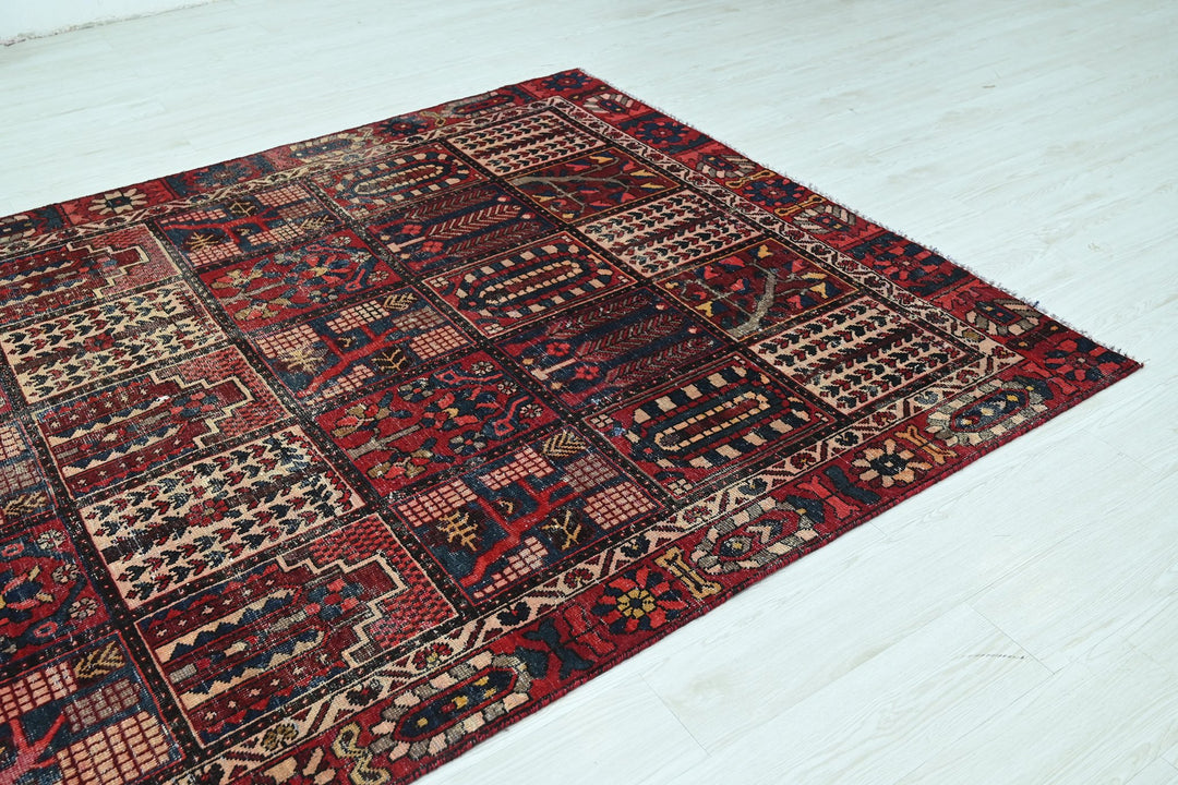 red Medium rug 5' 11" x 9' 5"