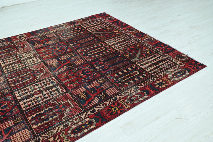red Medium rug 5' 11" x 9' 5"