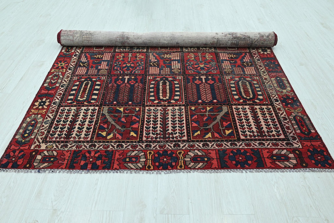 red Medium rug 5' 11" x 9' 5"