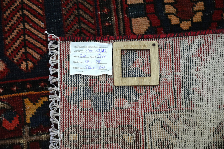 red Medium rug 5' 11" x 9' 5"