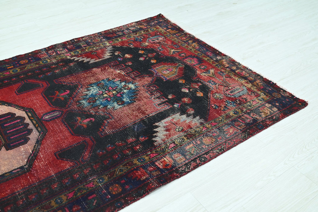 red Runner rug 4' 4" x 11' 3"