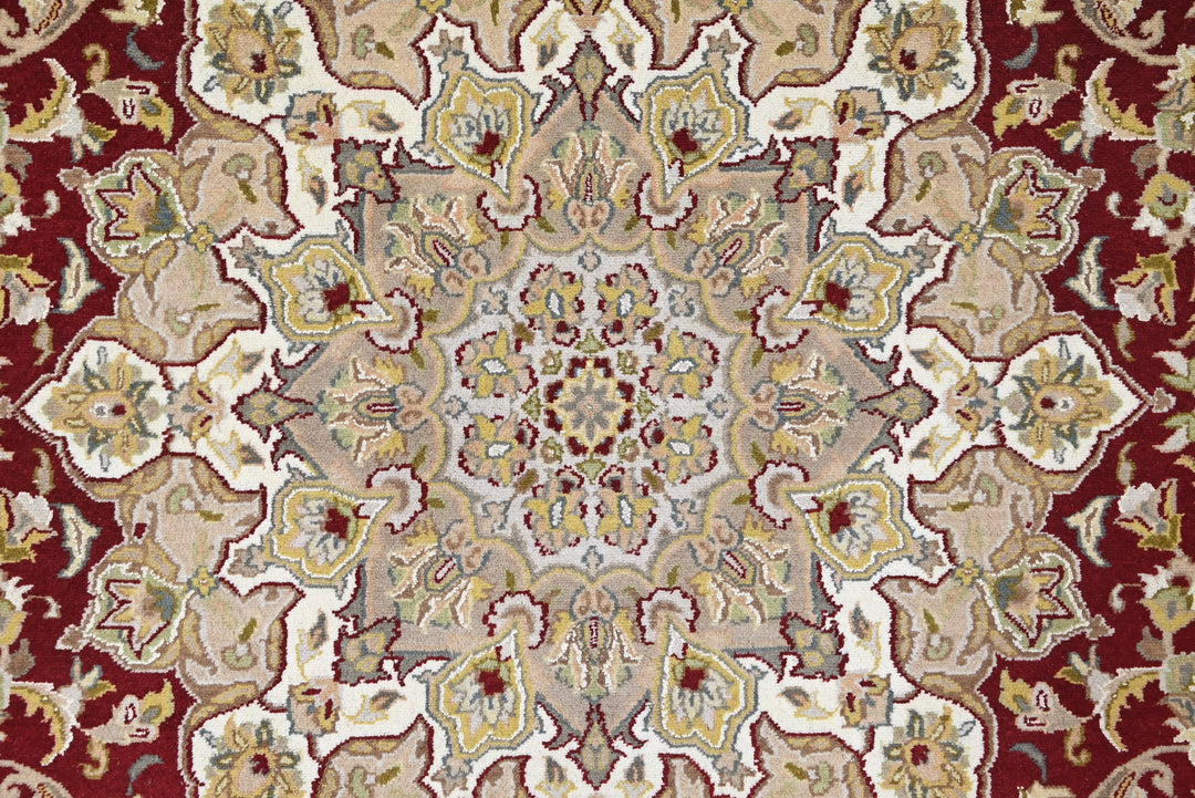 red Oversized rug 8' 11" x 11' 10"