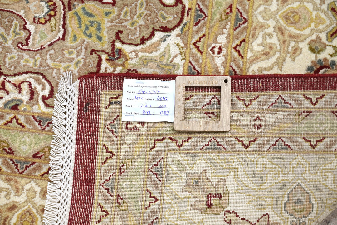 red Oversized rug 8' 11" x 11' 10"
