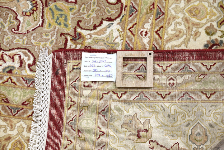 red Oversized rug 8' 11" x 11' 10"